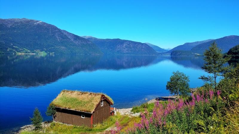 Norveç'in En Derin Gölü Hangisidir?